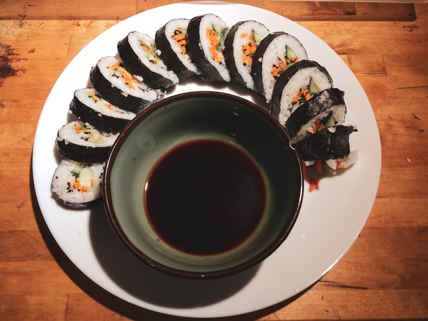 Have some fun rolling up in the kitchen! Maki can be made easily, as long as you have the appropriate tools. That is, a Makistu Mat some plastic wrap and a rice cooker with a nice paddle.