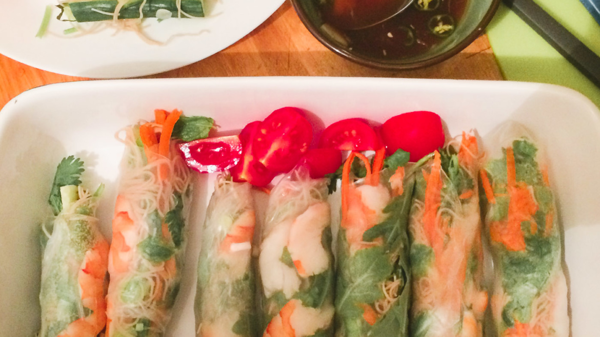 Spring Rolls with Shrimps and Green Tea Noodles