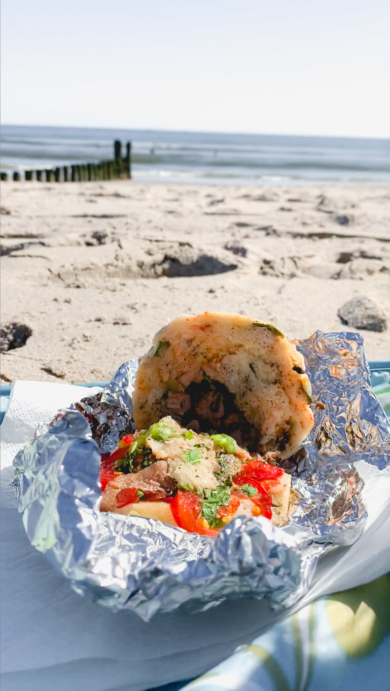 Three words : Pan Bagnat + Beach + Picnic. In Nice, these three are like what peanut butter is to the jelly. And bread. Packing that cooler, exactly a year ago, October 2nd on the beach in Rockaway NYC. It was 90º that day, for the record. Alors Pan Bagnats sur la plage en Octobre, a must. Wait... did you try one yet?